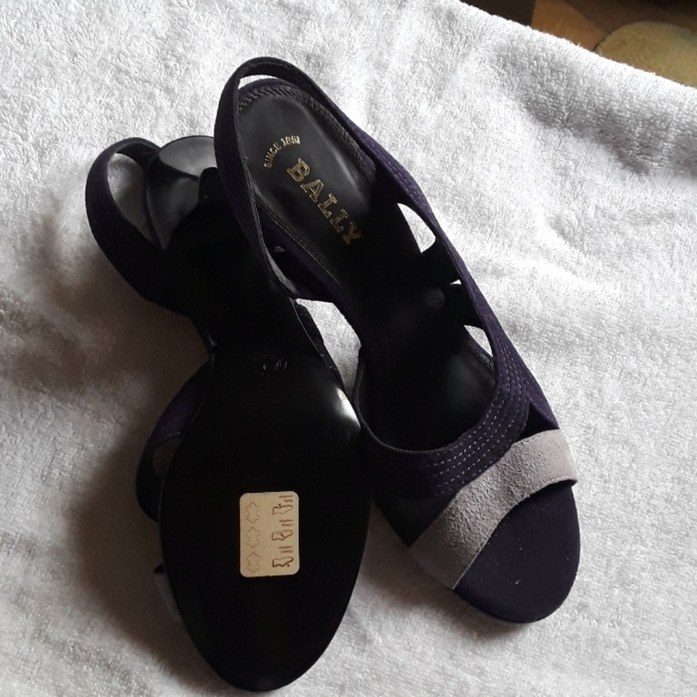 Sandals - Picture 3 of 3